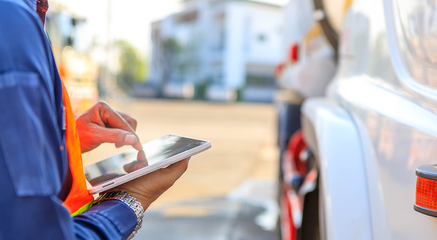 truck-driver-tablet-TAG-fleet-maintenance.jpg